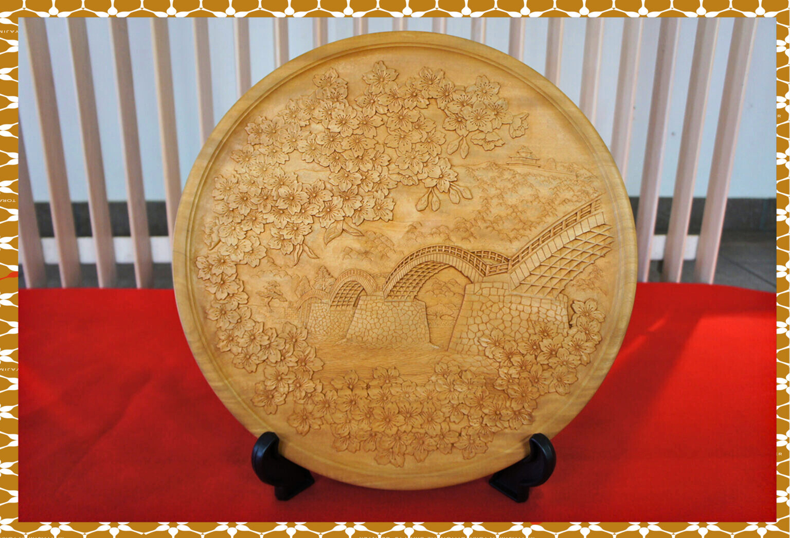 栃 丸盆「桜と錦帯橋」 - 宮島細工協同組合